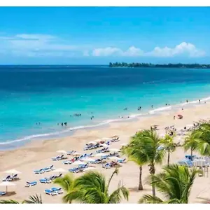 Cozy Beachfront Apartment San Juan